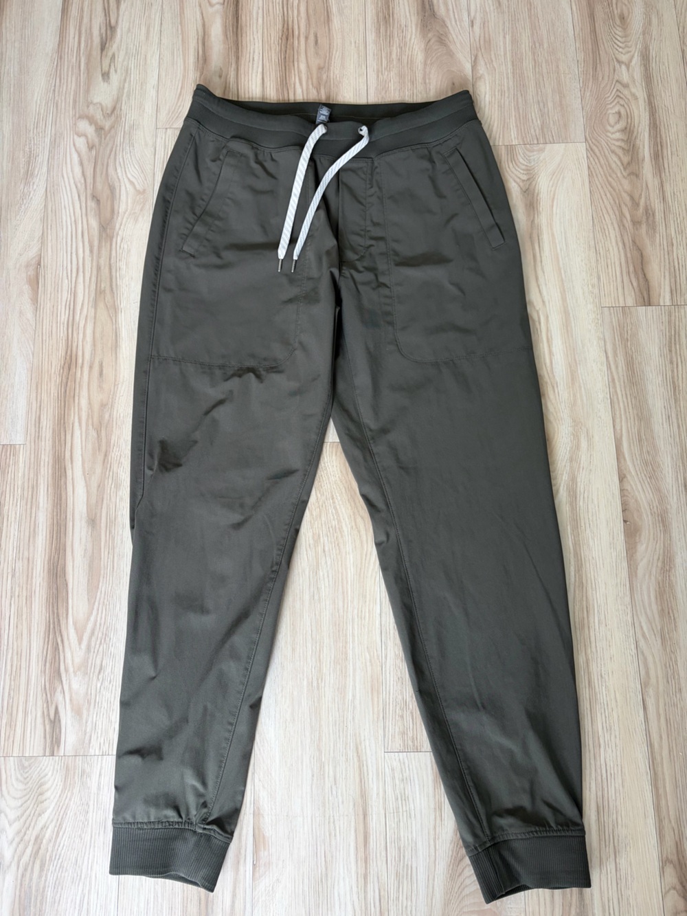 Vuori Olive Jogger Sweatpants with Drawstring